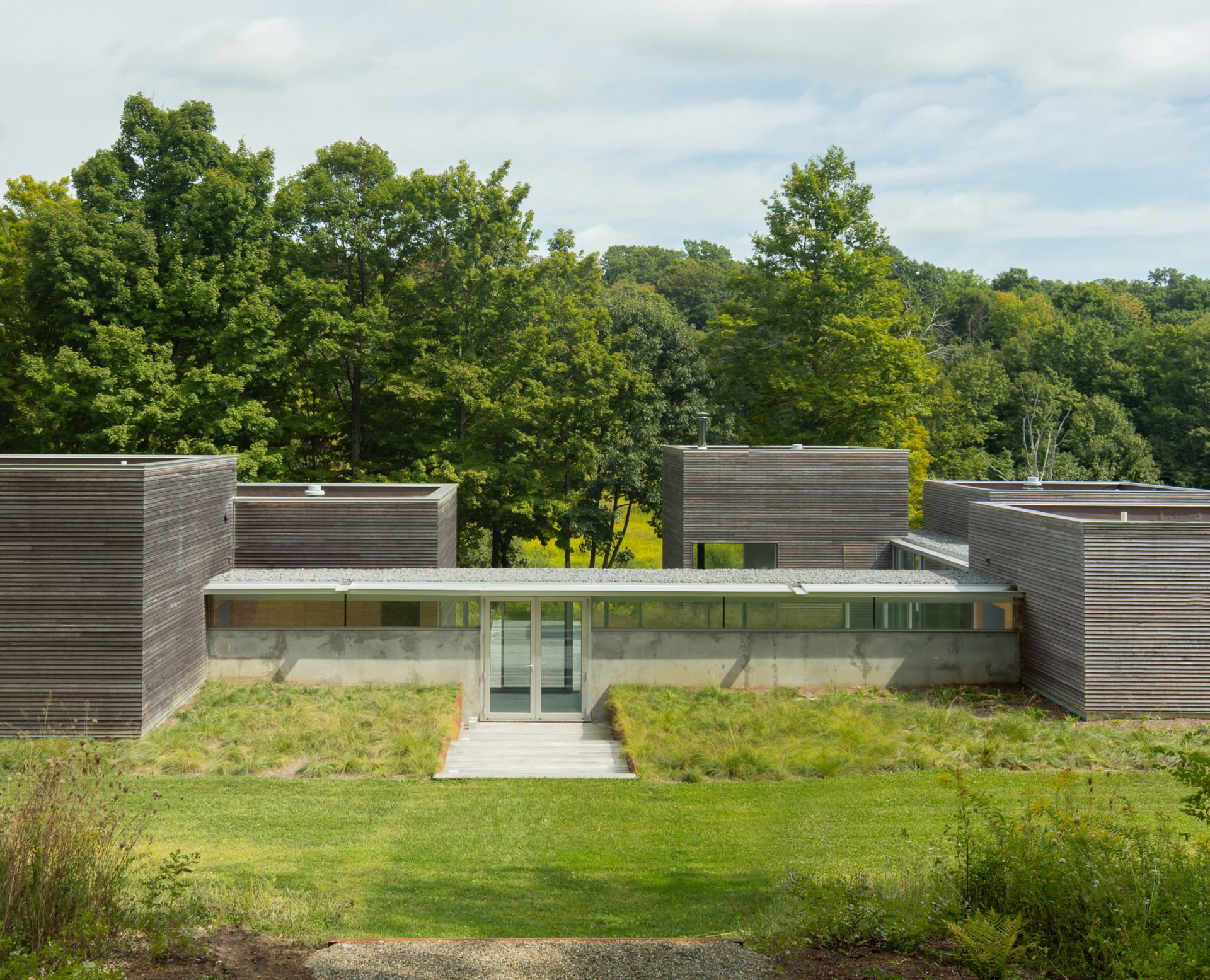 artist-retreat-gluck-upstate-new-york-hemlock-usa-architecture-american-houses_dezeen_1