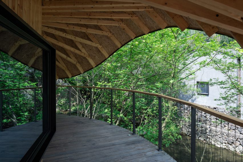 treewow-treehouse-monoarchi-architecture-xband-club-zhongcun-china_dezeen_2364_col_4-852x568