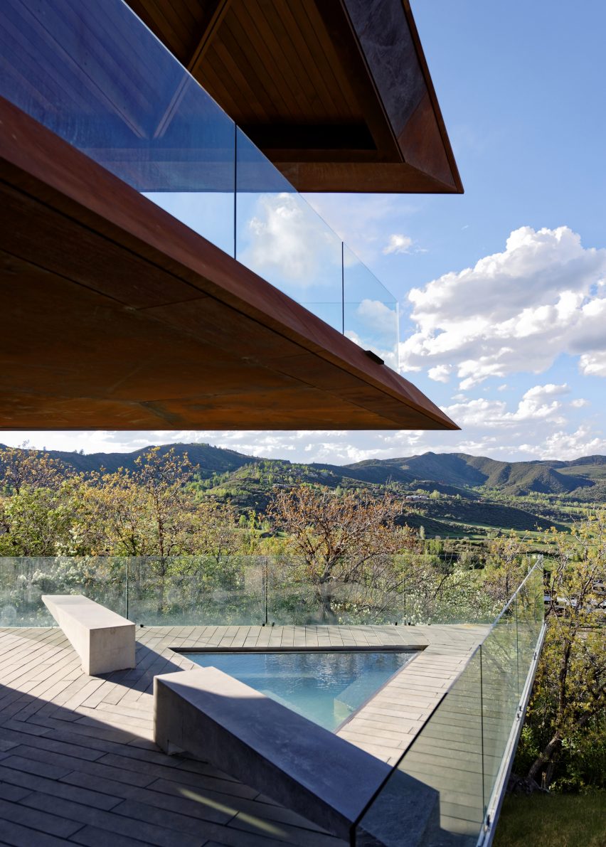 owl-creek-skylab-architecture-residential-colorado-stephen-miler_dezeen_2364_col_13-852x1191